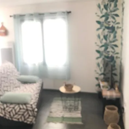 Petite Maison Coquette *